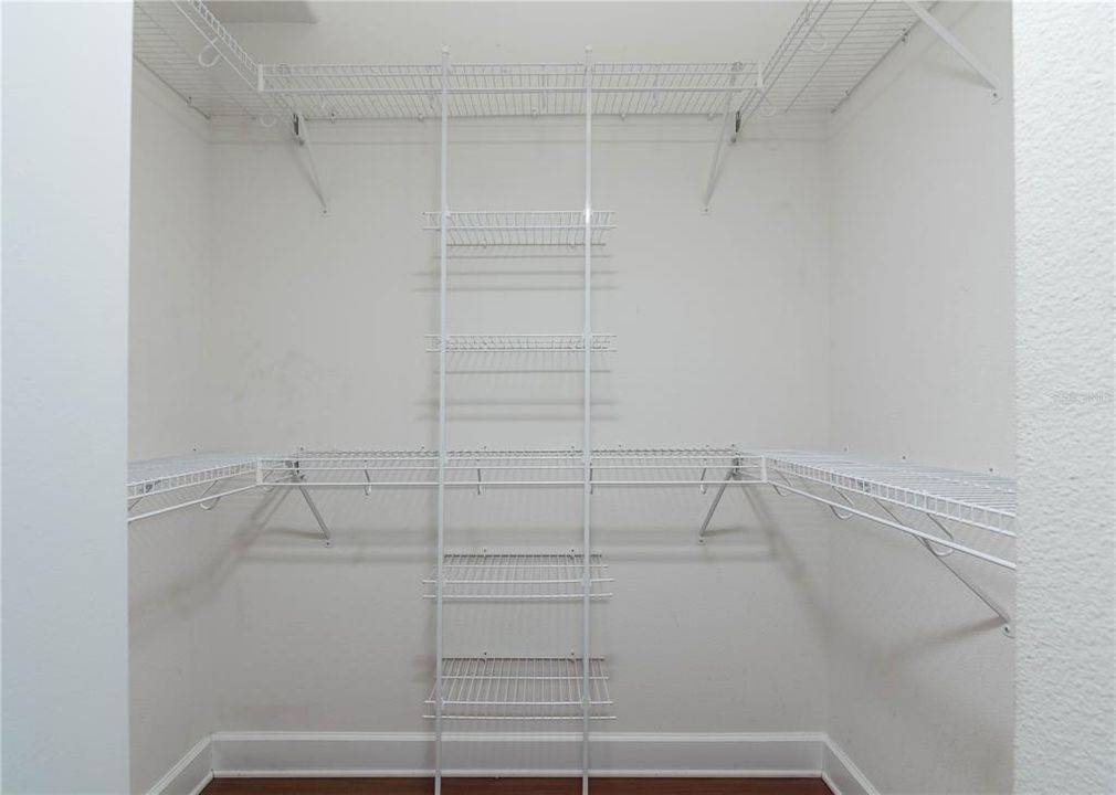 合同活跃: $625,000 (4 贝兹, 3 浴室, 2470 平方英尺)