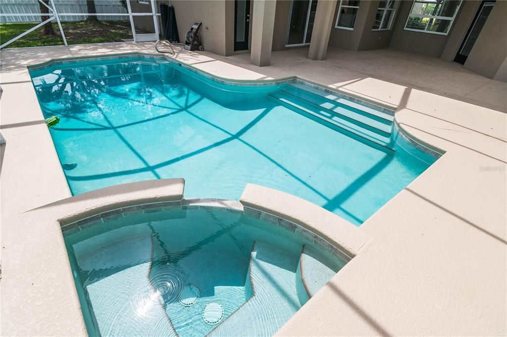 合同活跃: $625,000 (4 贝兹, 3 浴室, 2470 平方英尺)