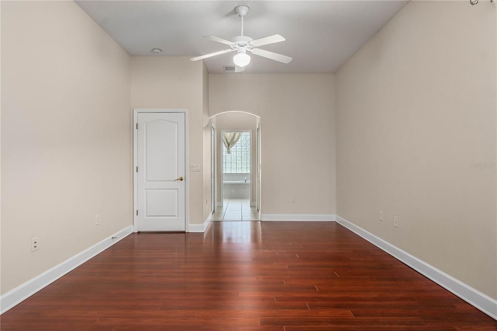 合同活跃: $625,000 (4 贝兹, 3 浴室, 2470 平方英尺)