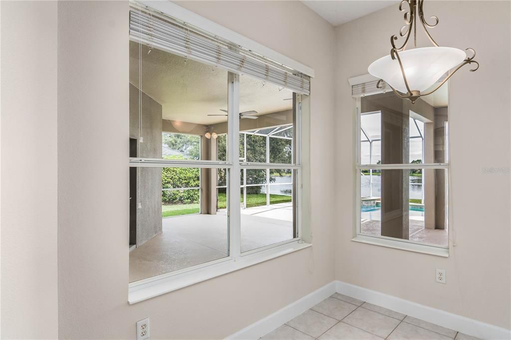 合同活跃: $625,000 (4 贝兹, 3 浴室, 2470 平方英尺)