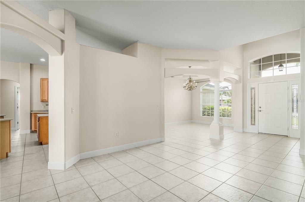 合同活跃: $625,000 (4 贝兹, 3 浴室, 2470 平方英尺)