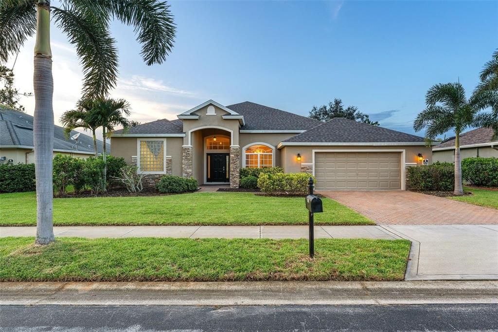 合同活跃: $625,000 (4 贝兹, 3 浴室, 2470 平方英尺)