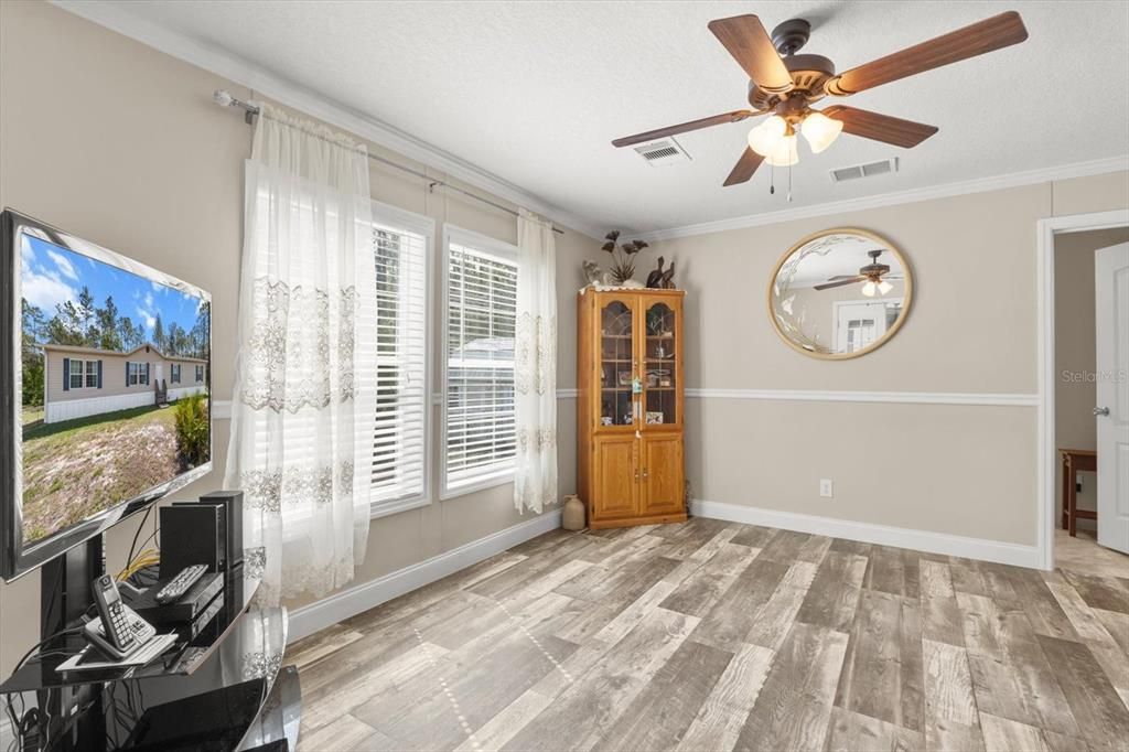 En Venta: $295,000 (4 camas, 2 baños, 1848 Pies cuadrados)