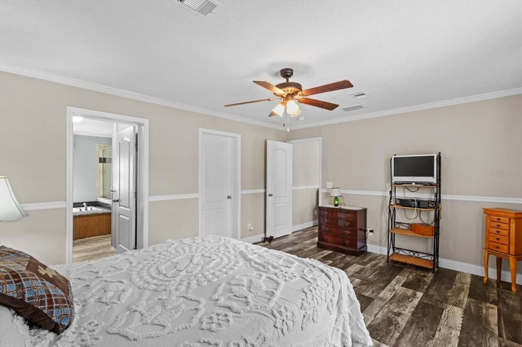 En Venta: $295,000 (4 camas, 2 baños, 1848 Pies cuadrados)