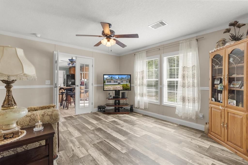 En Venta: $295,000 (4 camas, 2 baños, 1848 Pies cuadrados)