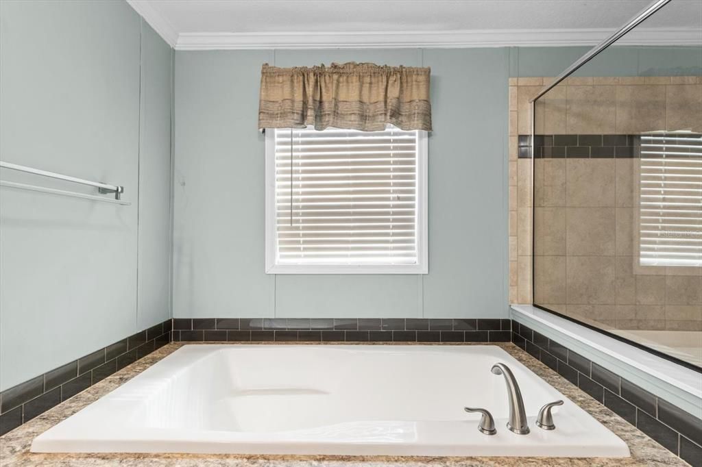 En Venta: $295,000 (4 camas, 2 baños, 1848 Pies cuadrados)