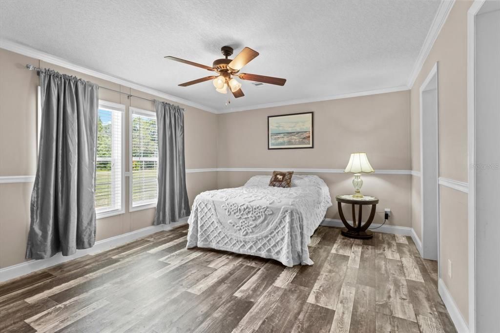 En Venta: $295,000 (4 camas, 2 baños, 1848 Pies cuadrados)