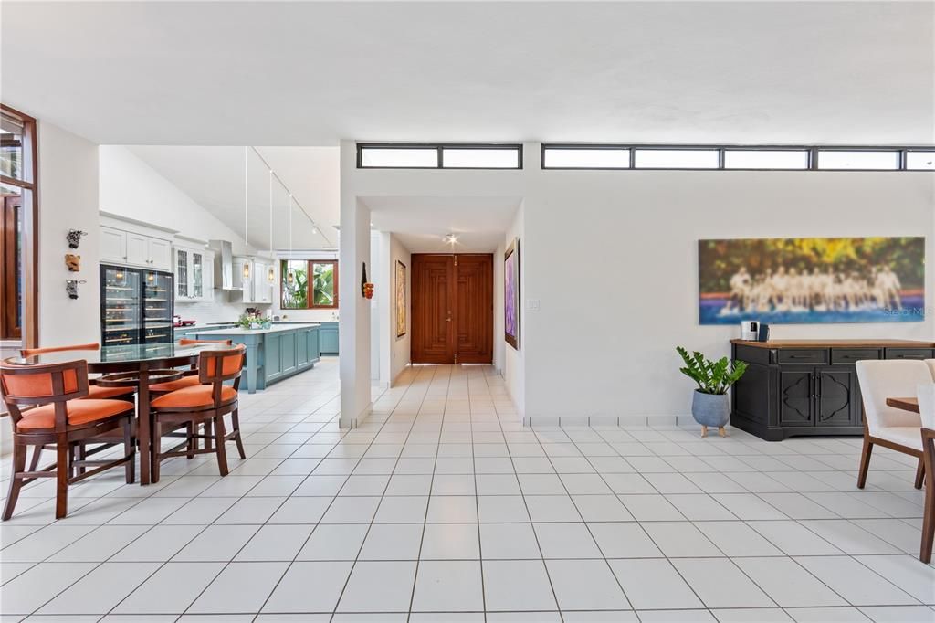 En Venta: $1,375,000 (5 camas, 4 baños, 3500 Pies cuadrados)