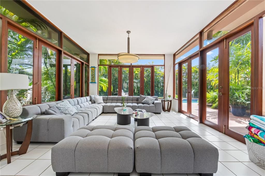 En Venta: $1,375,000 (5 camas, 4 baños, 3500 Pies cuadrados)