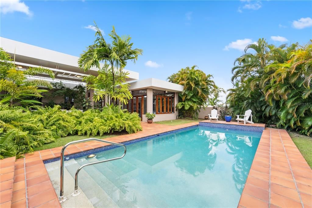 En Venta: $1,375,000 (5 camas, 4 baños, 3500 Pies cuadrados)