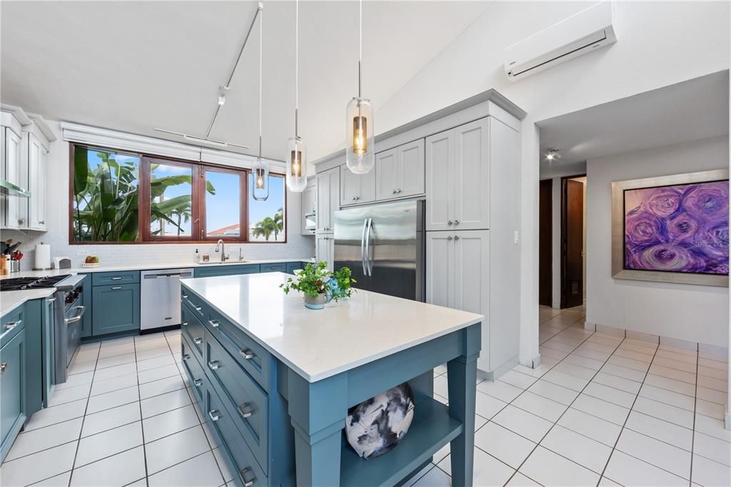 En Venta: $1,375,000 (5 camas, 4 baños, 3500 Pies cuadrados)