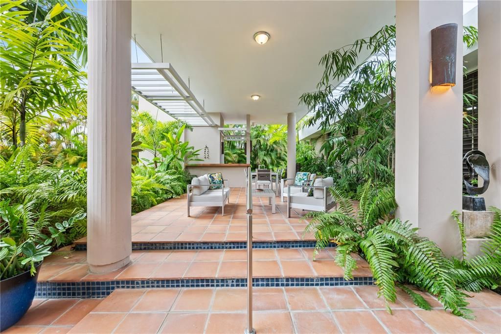 En Venta: $1,375,000 (5 camas, 4 baños, 3500 Pies cuadrados)