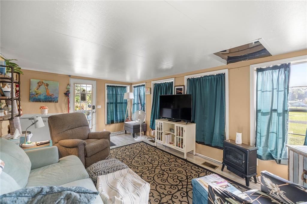 待售: $188,400 (3 贝兹, 2 浴室, 1600 平方英尺)