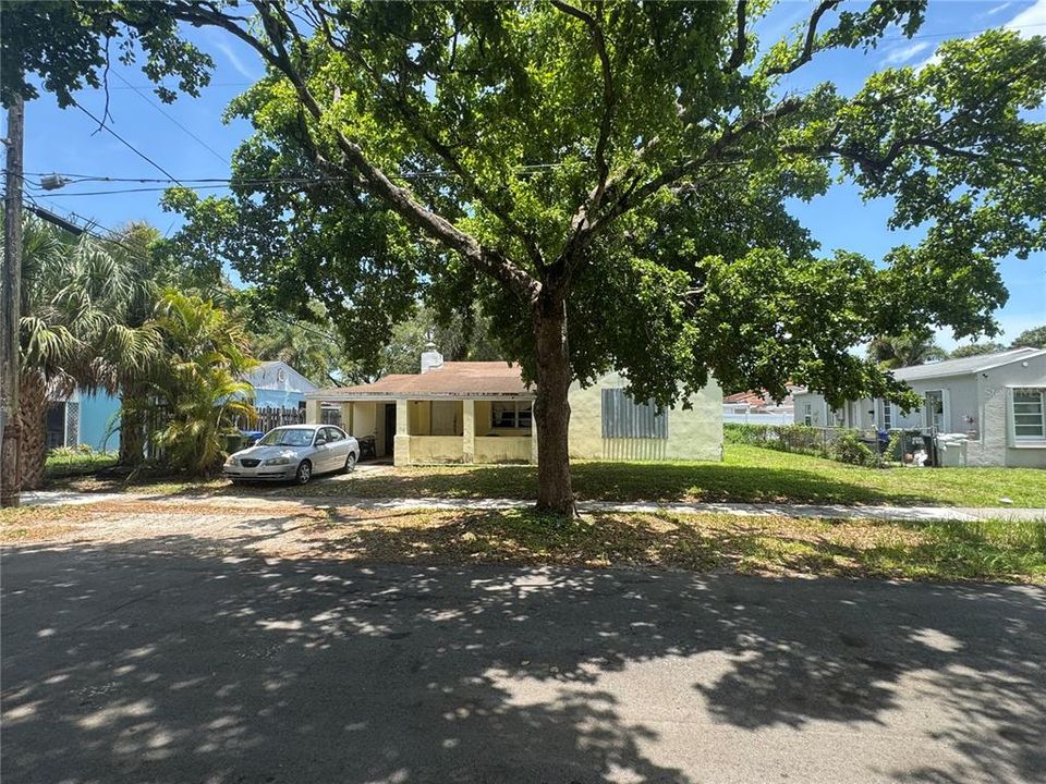 На продажу: $9,999,999 (3 спален, 1 ванн, 1040 Квадратных фут)