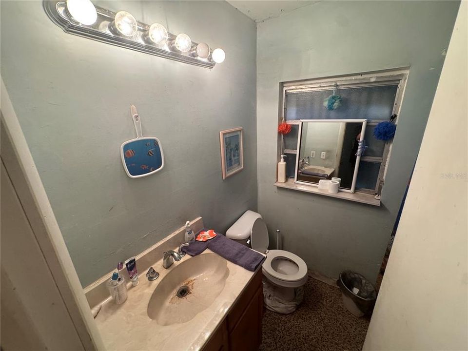 На продажу: $9,999,999 (3 спален, 1 ванн, 1040 Квадратных фут)