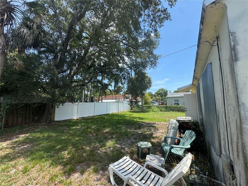 На продажу: $9,999,999 (3 спален, 1 ванн, 1040 Квадратных фут)