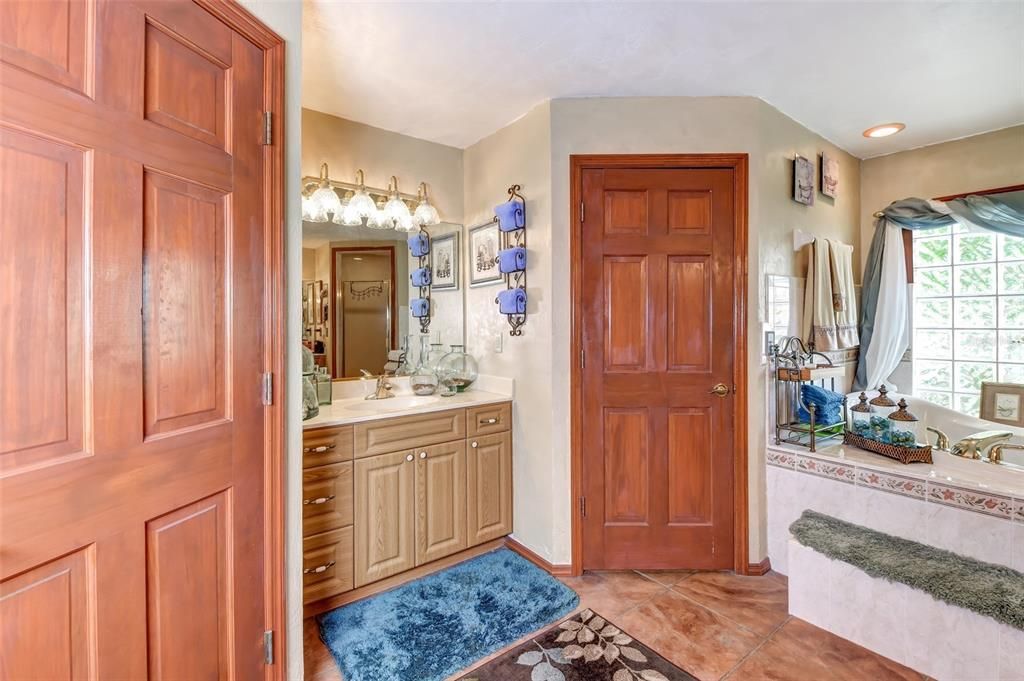 Под контрактом: $525,000 (3 спален, 3 ванн, 1874 Квадратных фут)