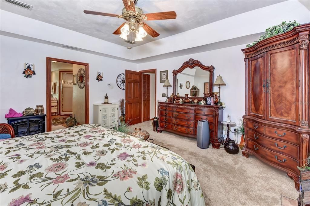 Под контрактом: $525,000 (3 спален, 3 ванн, 1874 Квадратных фут)