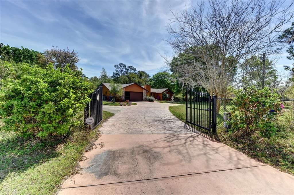 Под контрактом: $525,000 (3 спален, 3 ванн, 1874 Квадратных фут)