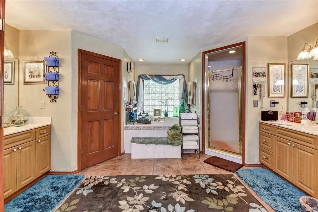 Под контрактом: $525,000 (3 спален, 3 ванн, 1874 Квадратных фут)