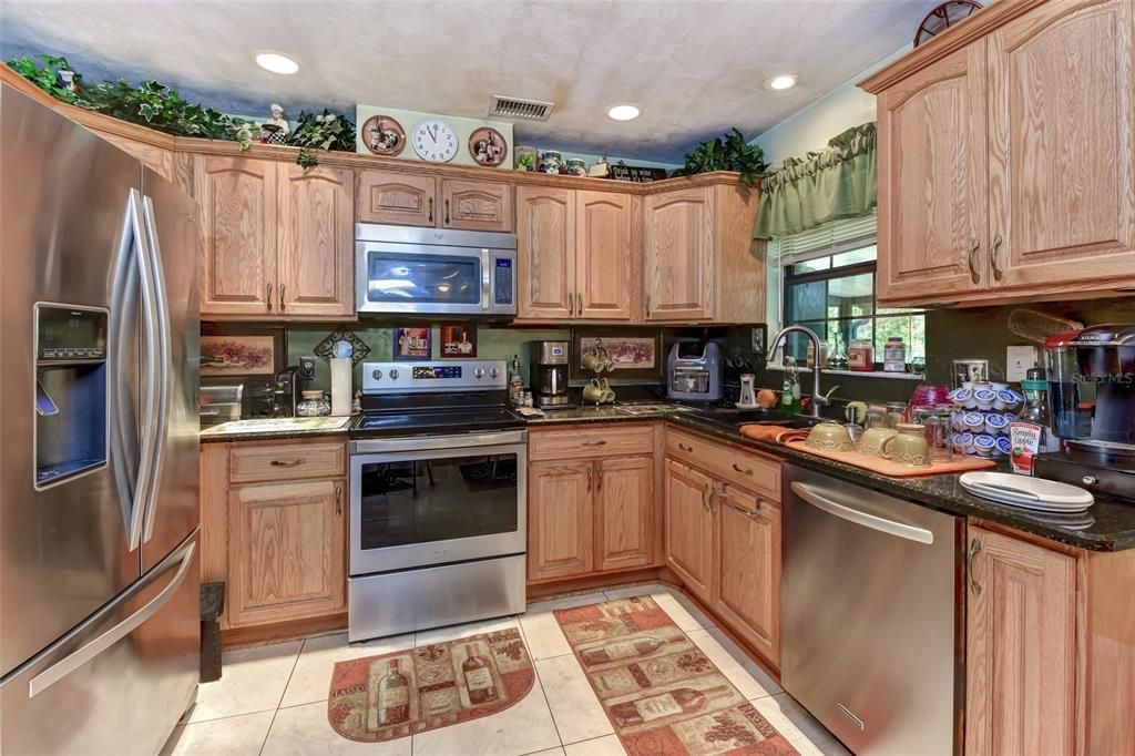 Под контрактом: $525,000 (3 спален, 3 ванн, 1874 Квадратных фут)