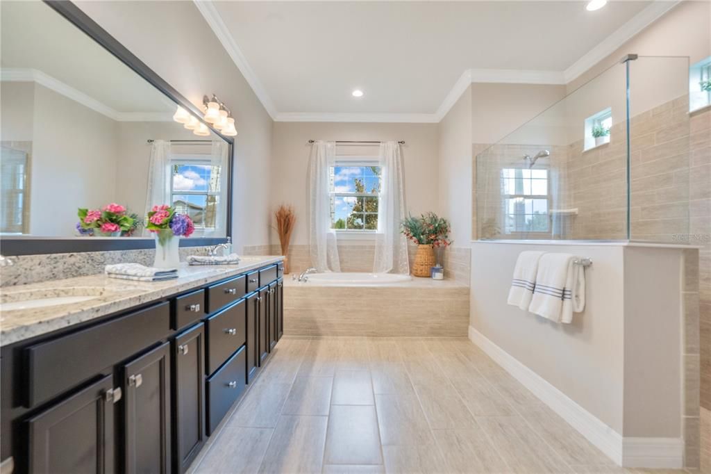 На продажу: $1,069,500 (5 спален, 3 ванн, 3409 Квадратных фут)