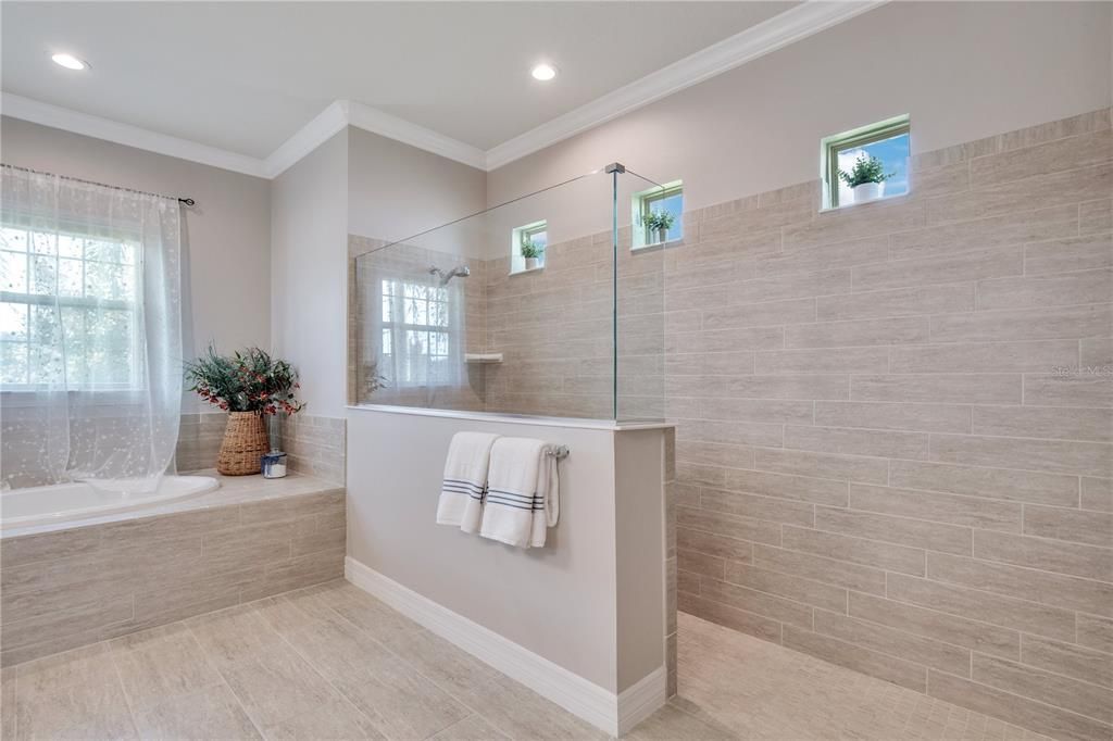 На продажу: $1,069,500 (5 спален, 3 ванн, 3409 Квадратных фут)