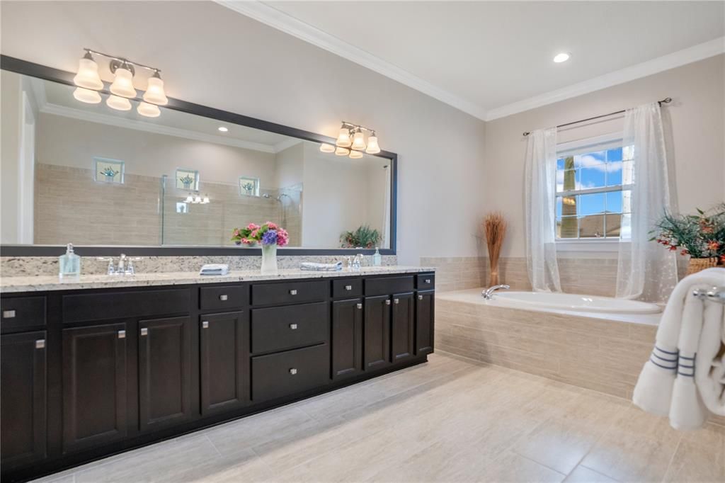 На продажу: $1,069,500 (5 спален, 3 ванн, 3409 Квадратных фут)