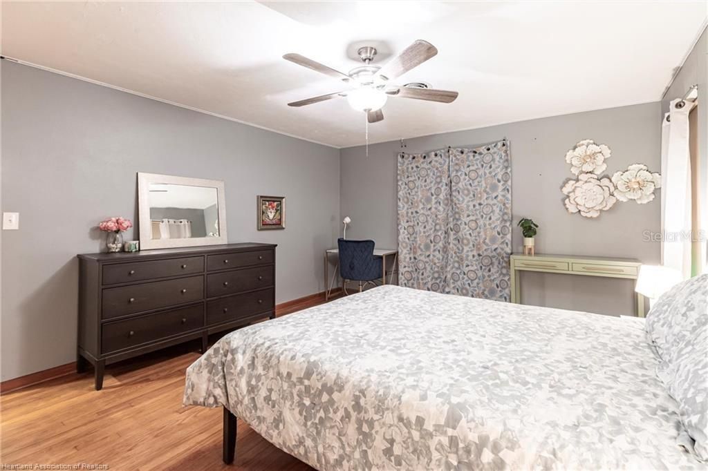 待售: $299,900 (3 贝兹, 2 浴室, 2074 平方英尺)