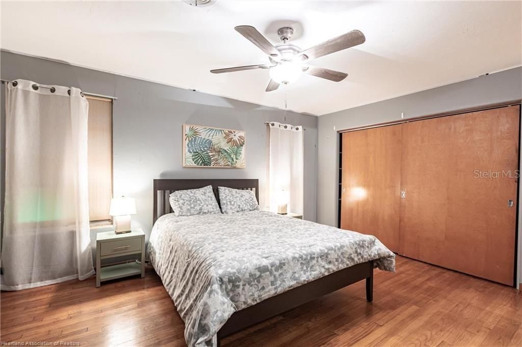 待售: $299,900 (3 贝兹, 2 浴室, 2074 平方英尺)