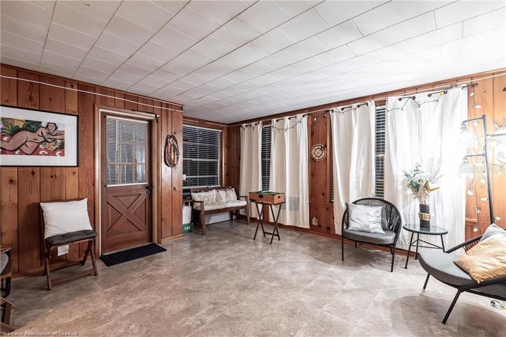 待售: $299,900 (3 贝兹, 2 浴室, 2074 平方英尺)