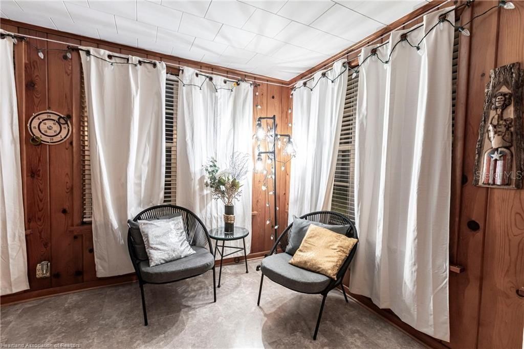 待售: $299,900 (3 贝兹, 2 浴室, 2074 平方英尺)