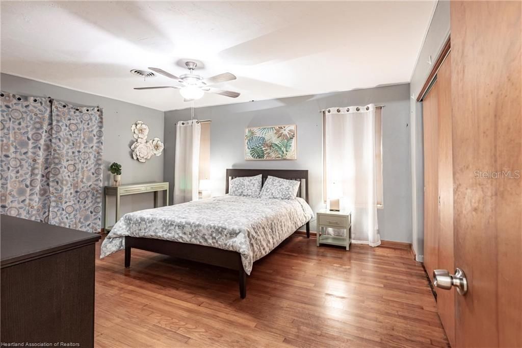 待售: $299,900 (3 贝兹, 2 浴室, 2074 平方英尺)