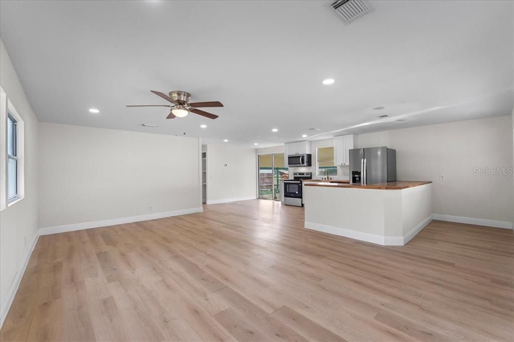 En Venta: $197,000 (2 camas, 2 baños, 1152 Pies cuadrados)