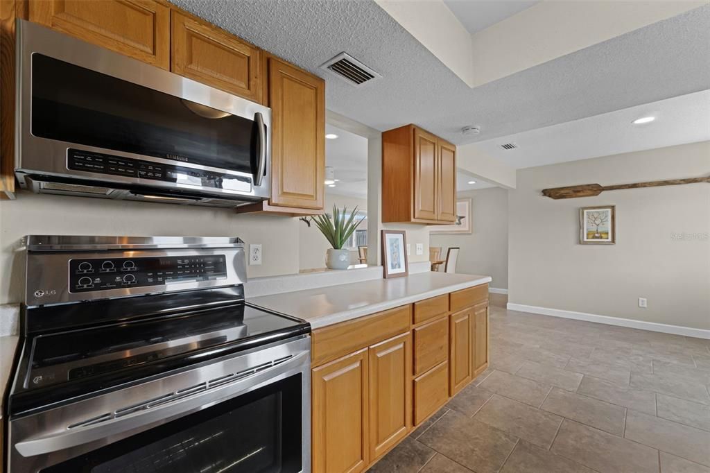 For Sale: $549,000 (3 beds, 2 baths, 1547 Square Feet)