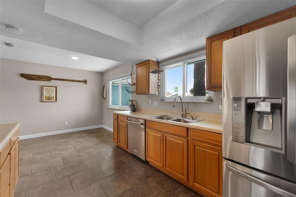 For Sale: $549,000 (3 beds, 2 baths, 1547 Square Feet)