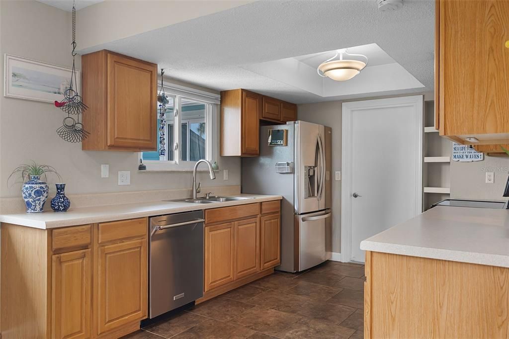 For Sale: $549,000 (3 beds, 2 baths, 1547 Square Feet)