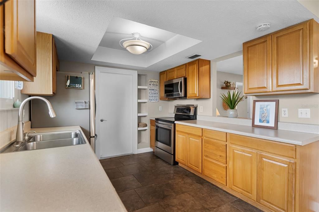 For Sale: $549,000 (3 beds, 2 baths, 1547 Square Feet)