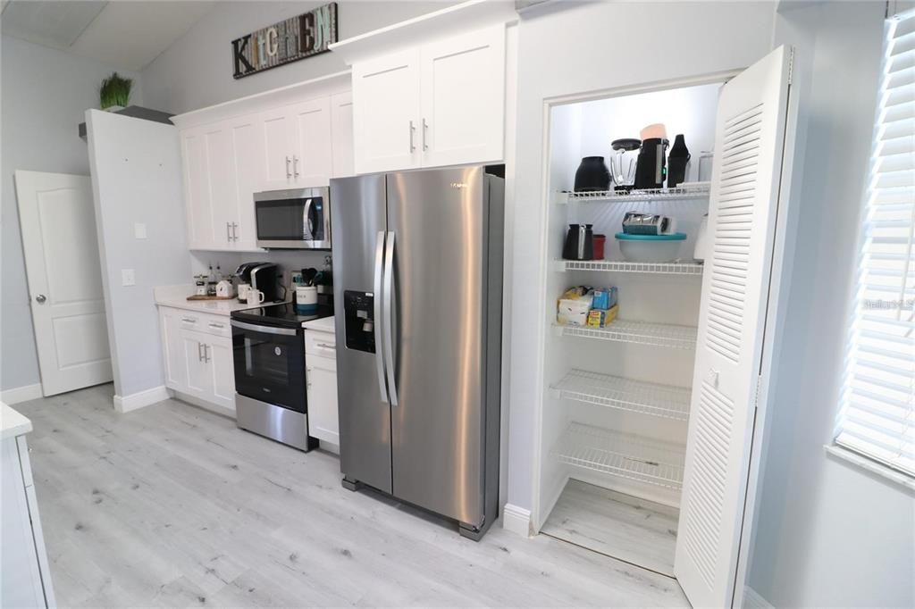 合同活跃: $349,995 (3 贝兹, 2 浴室, 1652 平方英尺)