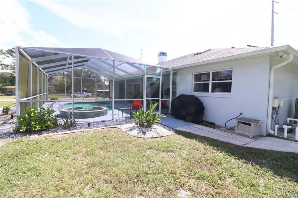 合同活跃: $349,995 (3 贝兹, 2 浴室, 1652 平方英尺)