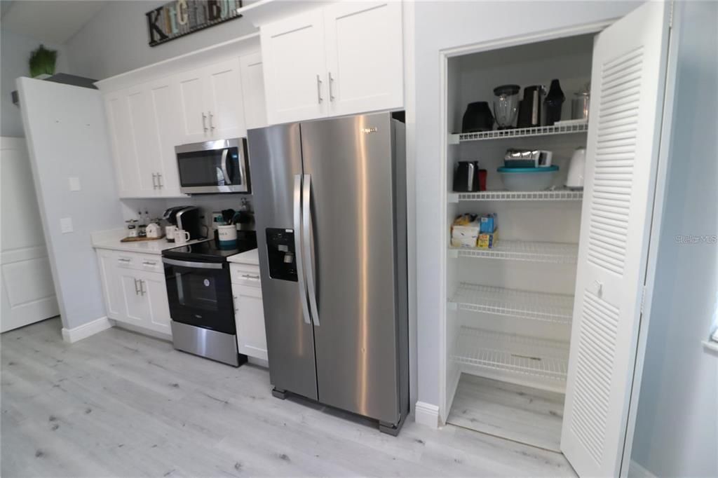 合同活跃: $349,995 (3 贝兹, 2 浴室, 1652 平方英尺)