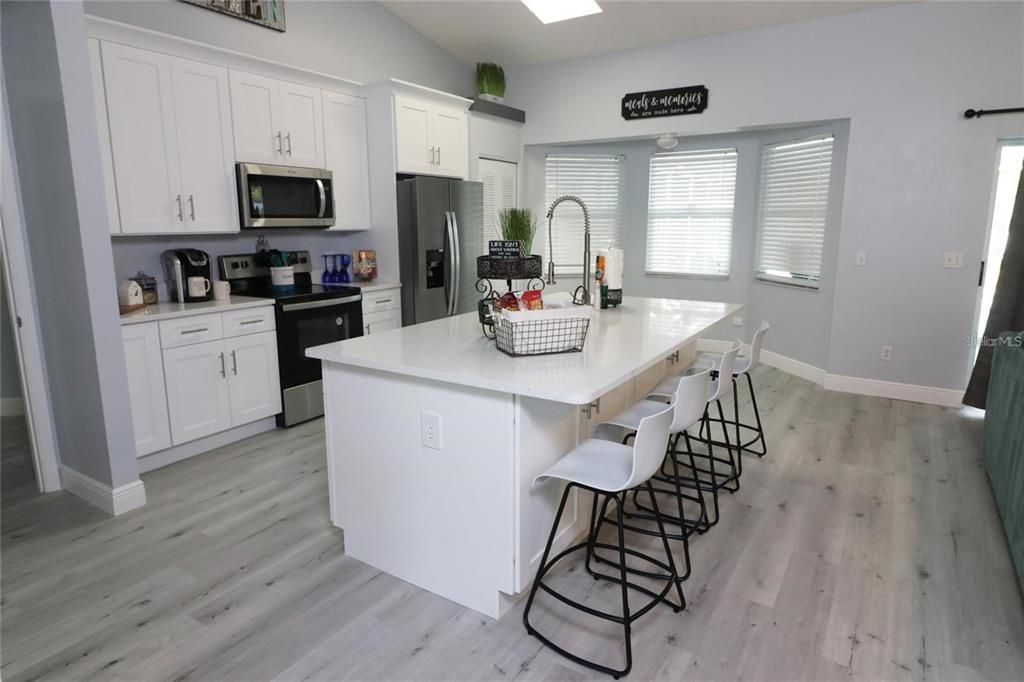 合同活跃: $349,995 (3 贝兹, 2 浴室, 1652 平方英尺)