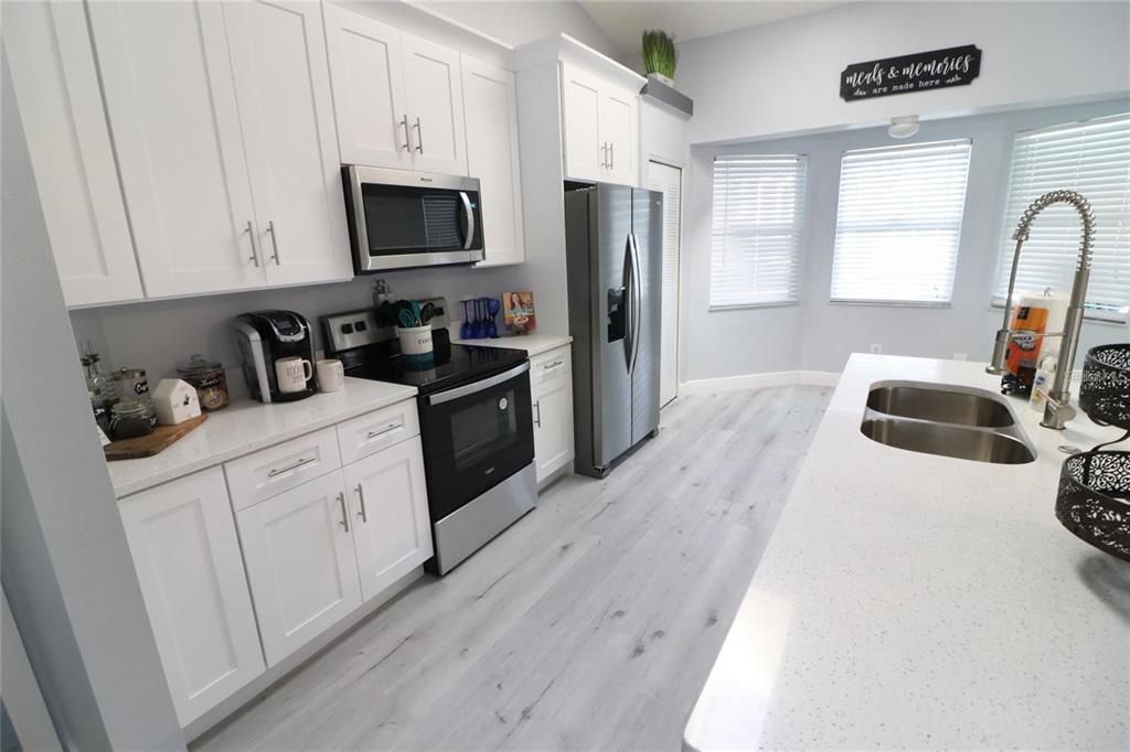 合同活跃: $349,995 (3 贝兹, 2 浴室, 1652 平方英尺)