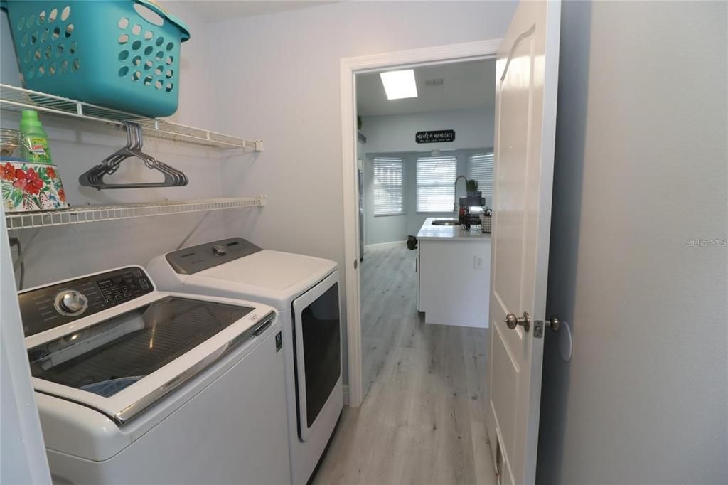 合同活跃: $349,995 (3 贝兹, 2 浴室, 1652 平方英尺)