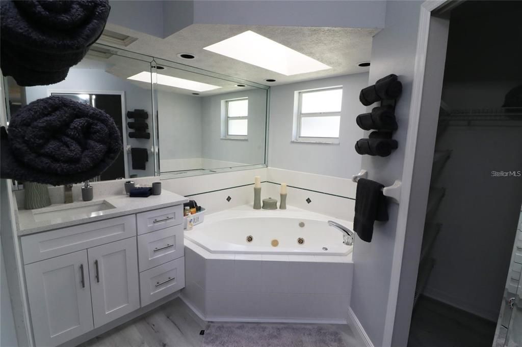 合同活跃: $349,995 (3 贝兹, 2 浴室, 1652 平方英尺)