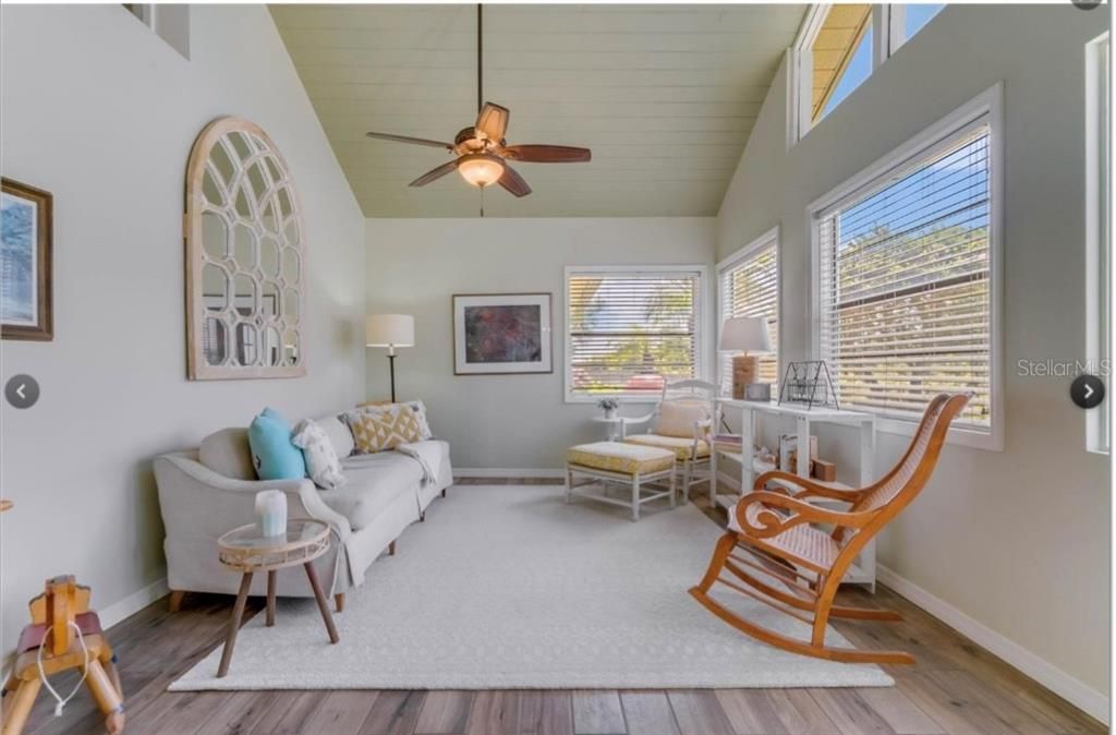 待售: $840,000 (4 贝兹, 2 浴室, 2713 平方英尺)