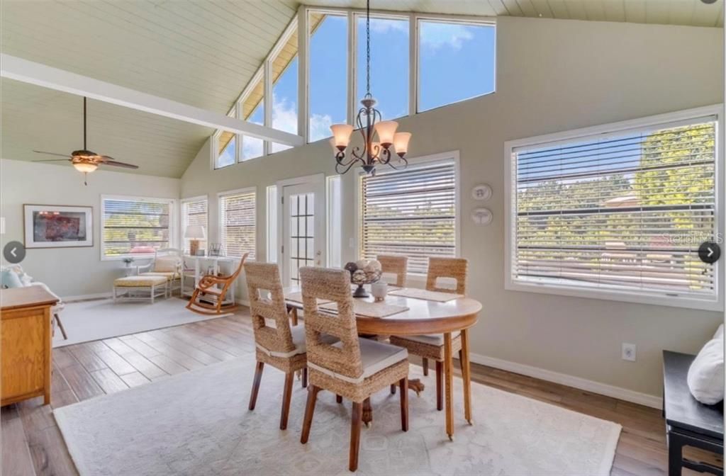 待售: $840,000 (4 贝兹, 2 浴室, 2713 平方英尺)