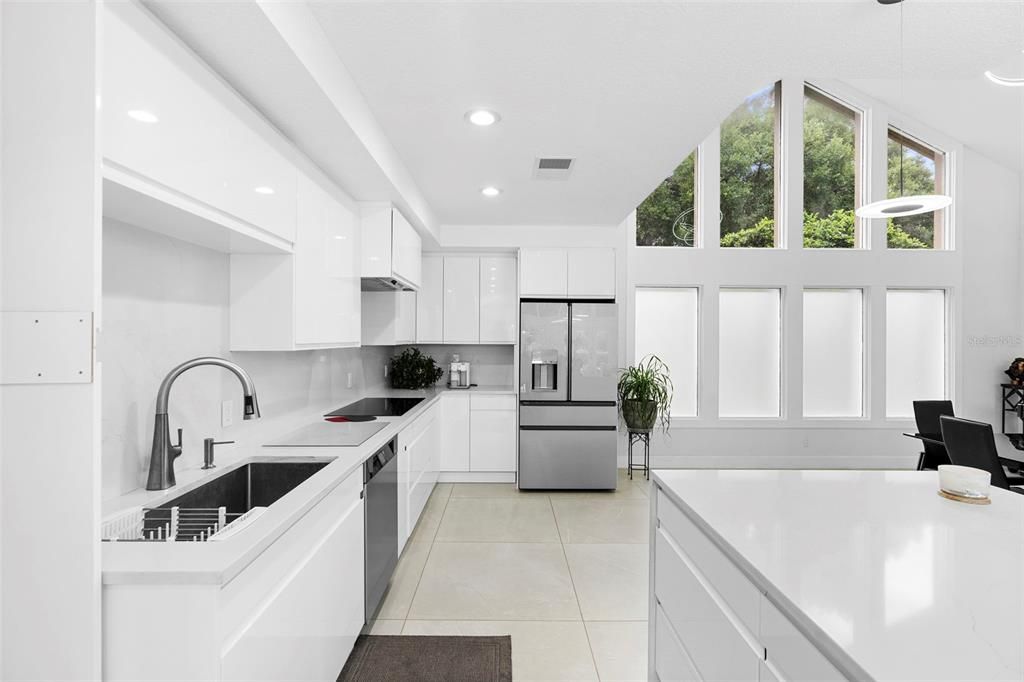 待售: $840,000 (4 贝兹, 2 浴室, 2713 平方英尺)