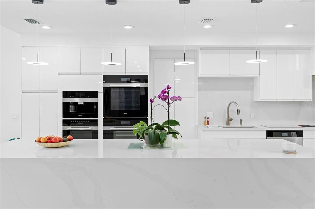 待售: $840,000 (4 贝兹, 2 浴室, 2713 平方英尺)