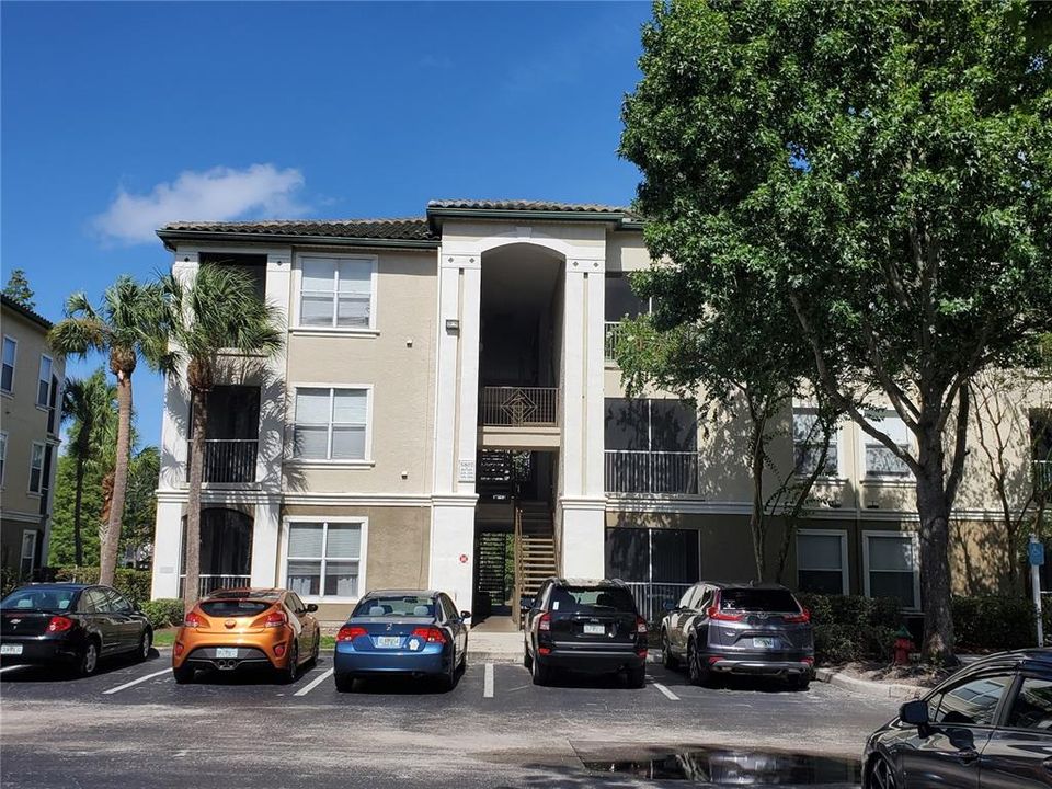 For Rent: $1,475 (1 beds, 1 baths, 749 Square Feet)